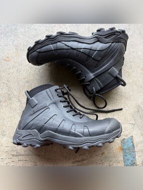 Givenchy x Bogs Lace-Up Boot Black EUC